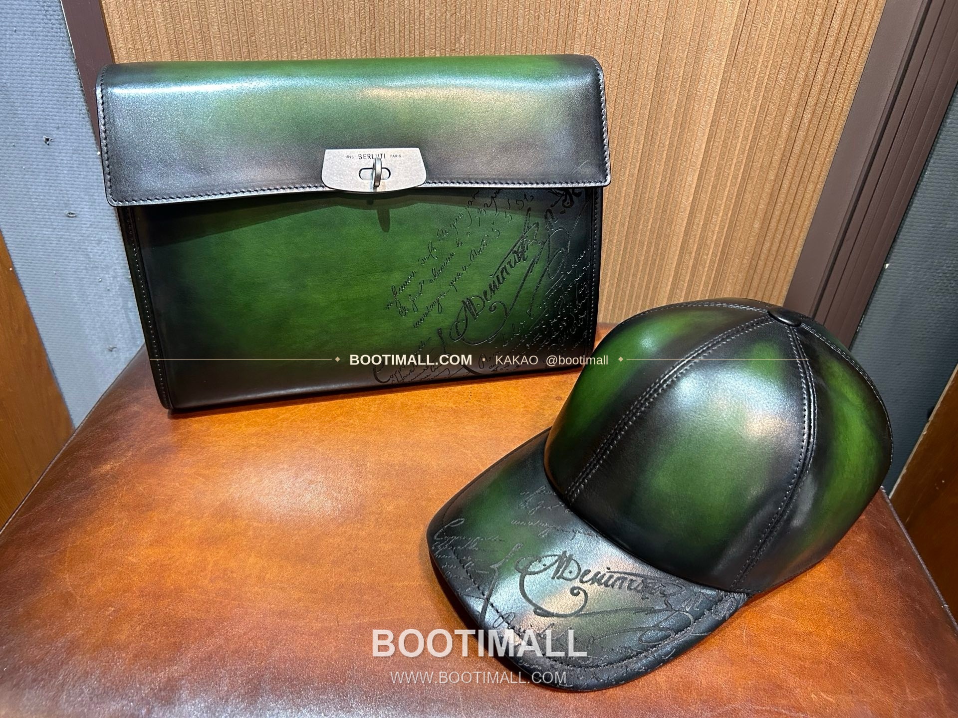 벨루티 베네치아 스크리토 파티나 E'Mio 스와이프 크로스바디백 Berluti Venezia Scritto Patina E'Mio Swipe Crossbody Bag 31cm 10