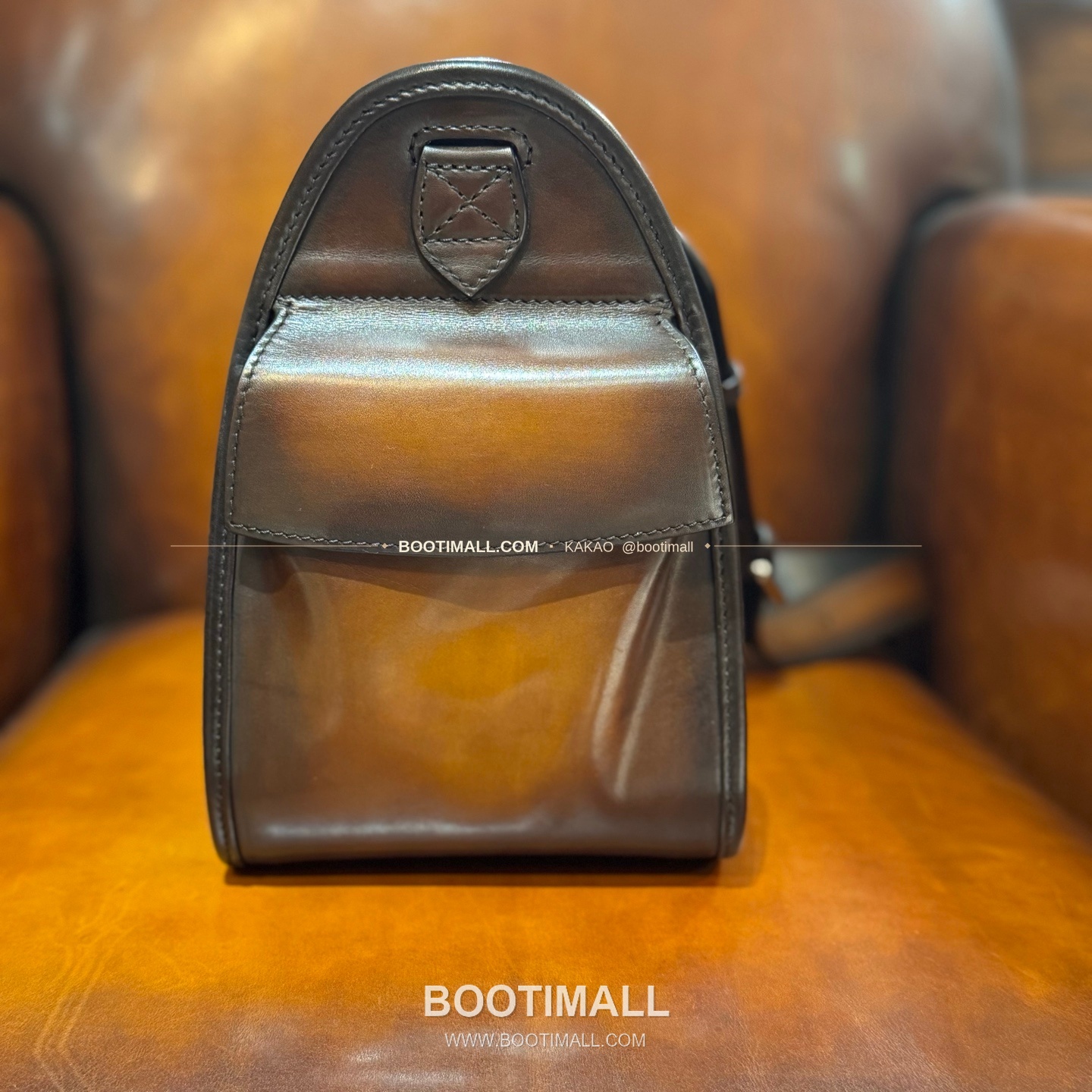 벨루티 배럴백 스크리토 캔버스 레더 화이트 메신저백 Berluti Barrel Bag Scritto Canvas Leather White Messenger Bag 37cm 3