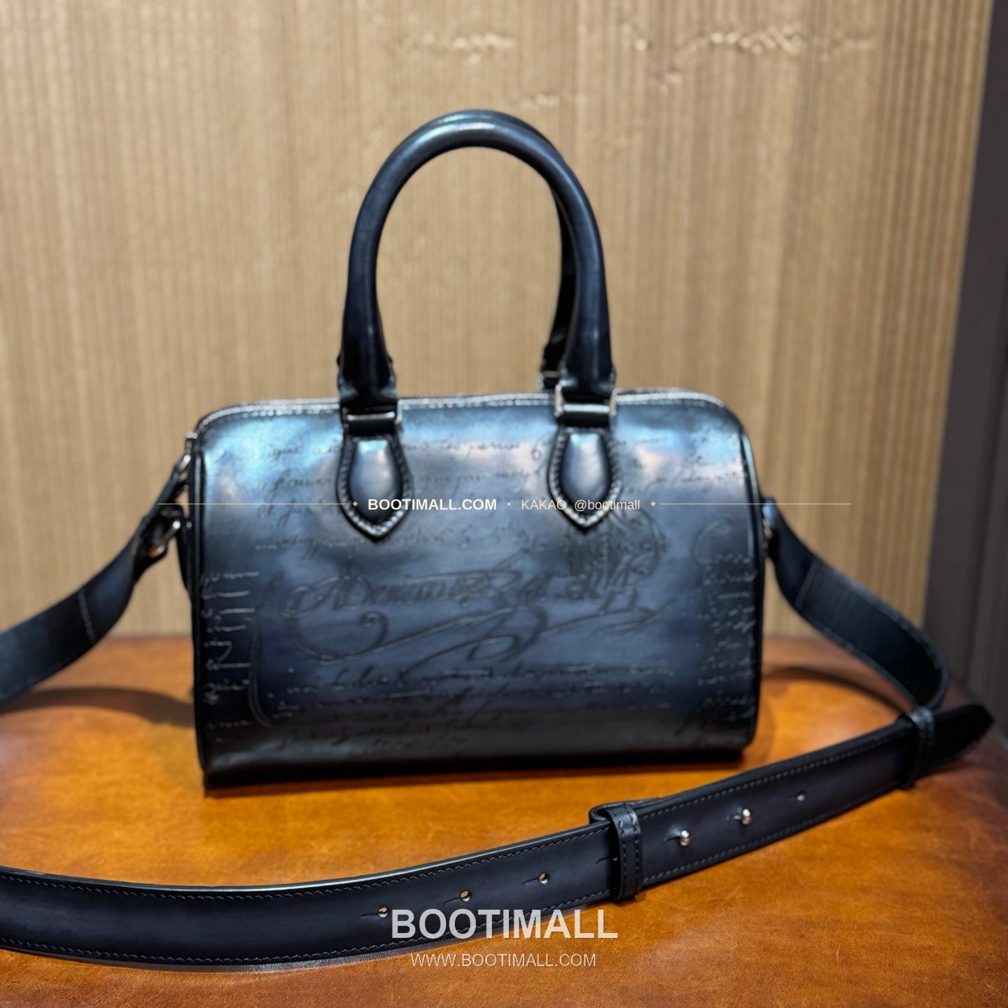 벨루티 JOUR-OFF 스크리토 파티나 레더 브라운 미니 더플백 Berluti JOUR-OFF Scritto Patina Leather Brown Mini Duffle Bag 4