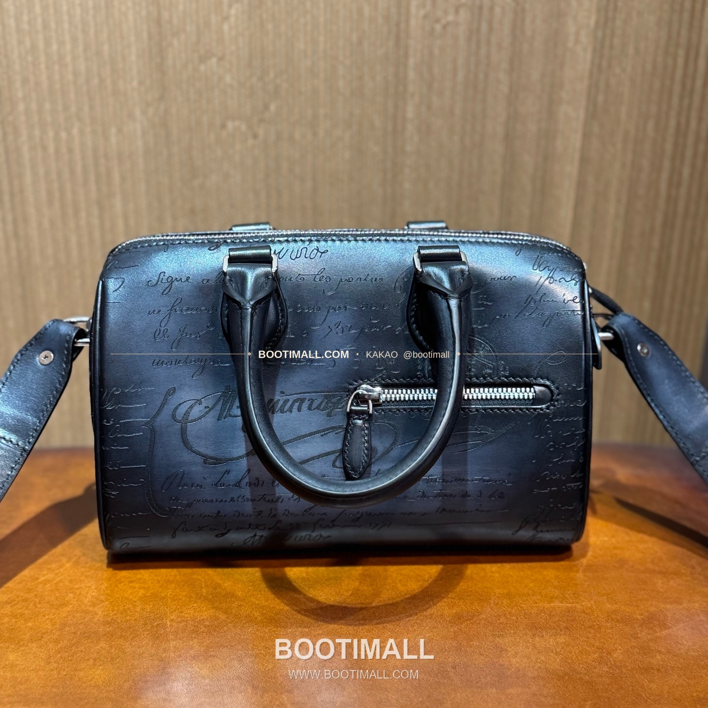 벨루티 JOUR-OFF 스크리토 파티나 레더 브라운 미니 더플백 Berluti JOUR-OFF Scritto Patina Leather Brown Mini Duffle Bag 6