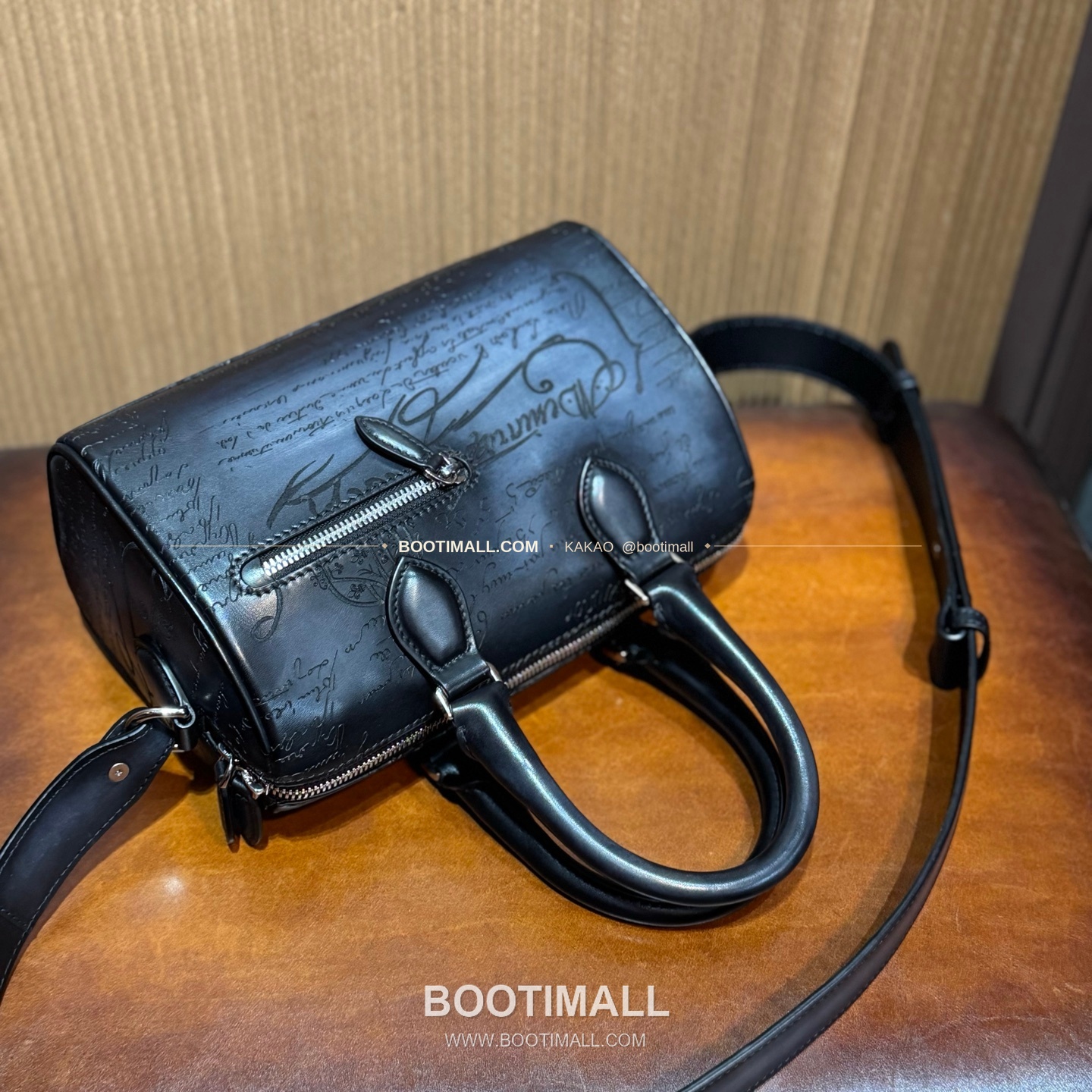 벨루티 JOUR-OFF 스크리토 파티나 레더 브라운 미니 더플백 Berluti JOUR-OFF Scritto Patina Leather Brown Mini Duffle Bag 8