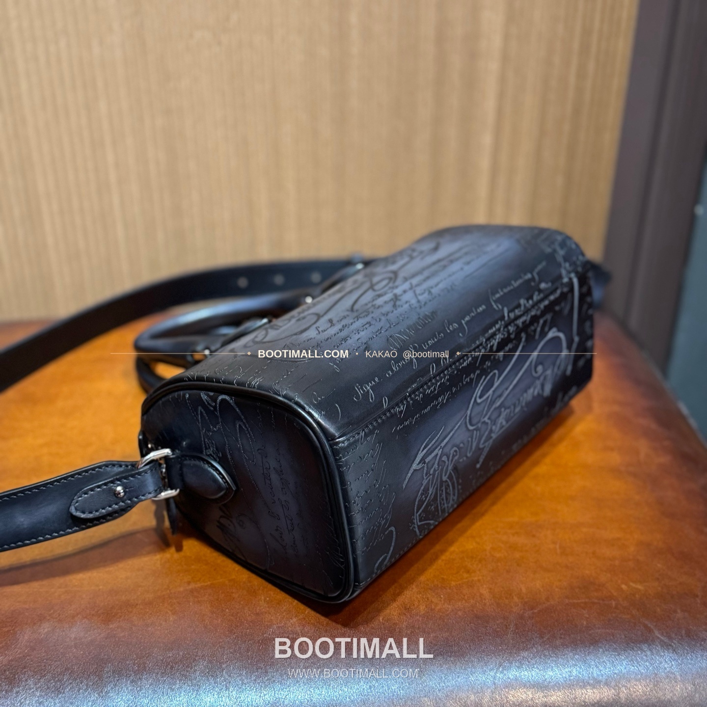 벨루티 JOUR-OFF 스크리토 파티나 레더 브라운 미니 더플백 Berluti JOUR-OFF Scritto Patina Leather Brown Mini Duffle Bag 9