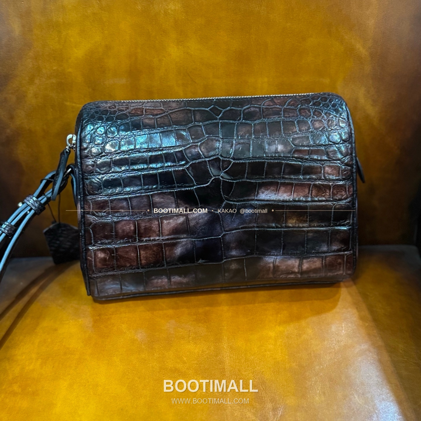 벨루티 GRAND JOUR 나일 크로커다일 파티나 레더 브라운 클러치 Berluti GRAND JOUR Nile Crocodile Patina Leather Brown Clutch 6523101400 3