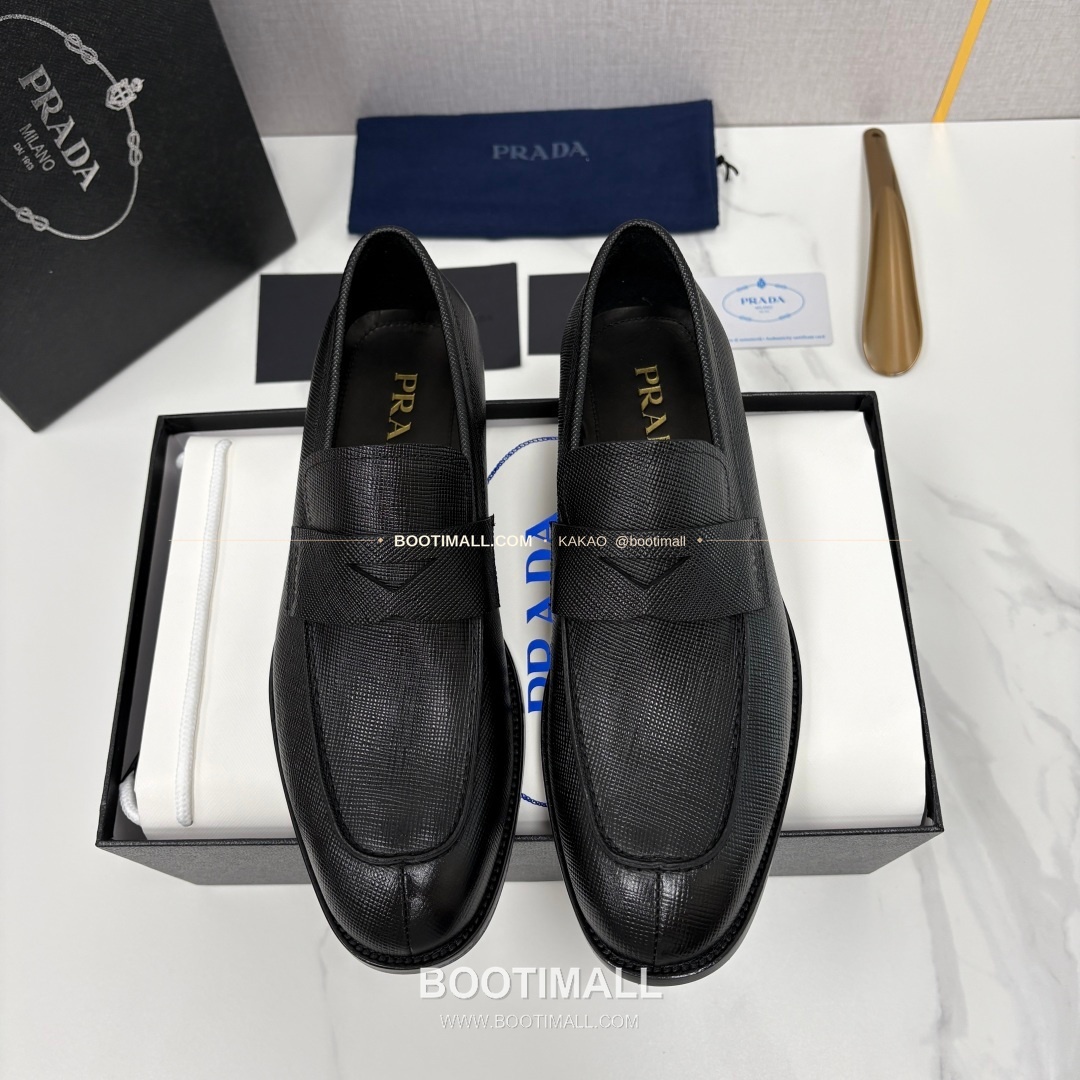 프라다 사피아노 송아지가죽 로고 로퍼 Prada Saffiano Calfskin Logo Loafers 1