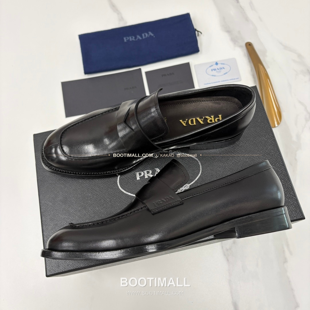 프라다 유광 송아지가죽 로고 스트랩 로퍼 Prada Saffiano Calfskin Logo Strap Loafers 3