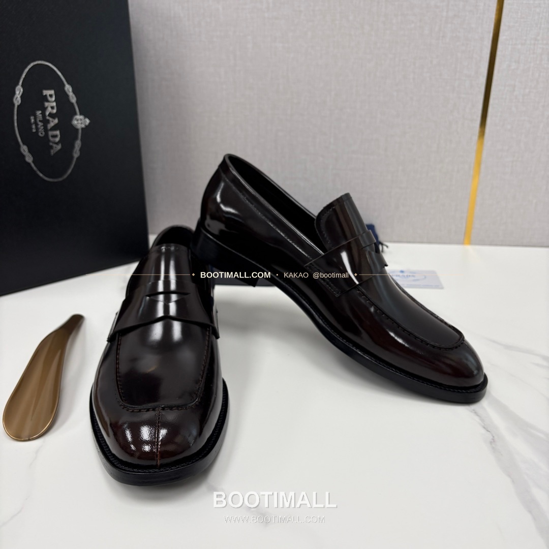 프라다 유광 송아지가죽 로고 스트랩 로퍼 Prada Saffiano Calfskin Logo Strap Loafers 7