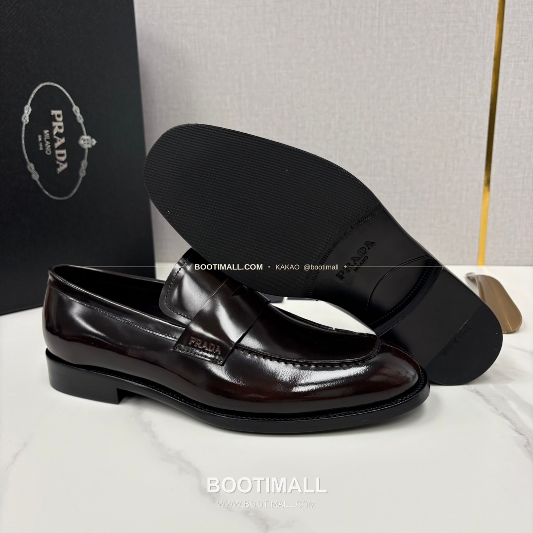 프라다 유광 송아지가죽 로고 스트랩 로퍼 Prada Saffiano Calfskin Logo Strap Loafers 9