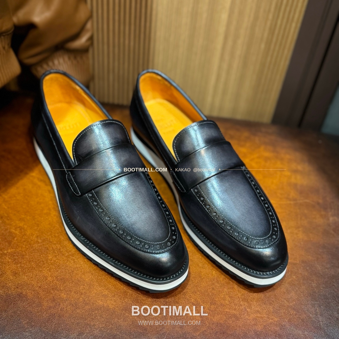 벨루티 송아지가죽 파티나 캐주얼 스니커즈 Berluti Calfskin Patina Black Casual Sneakers 1