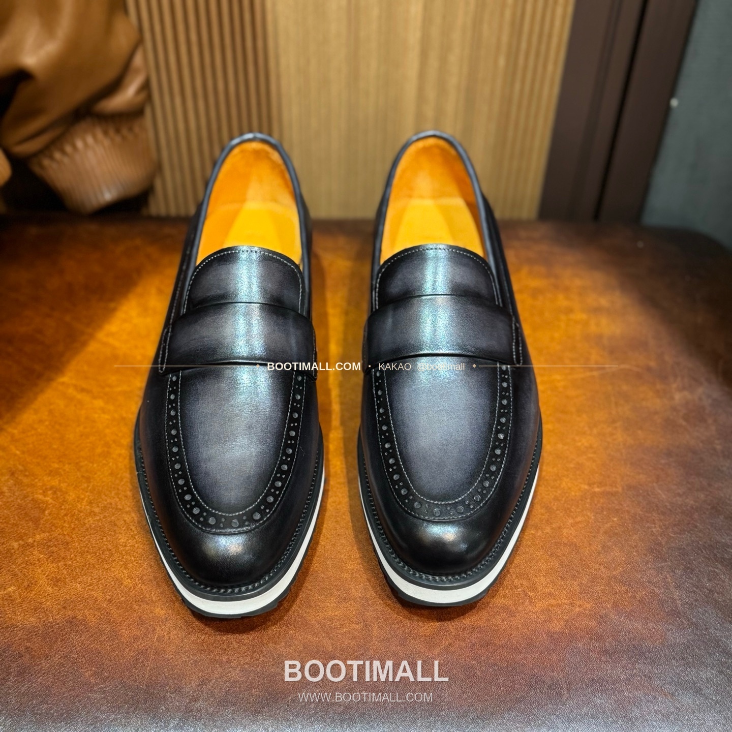 벨루티 송아지가죽 파티나 캐주얼 스니커즈 Berluti Calfskin Patina Black Casual Sneakers 2