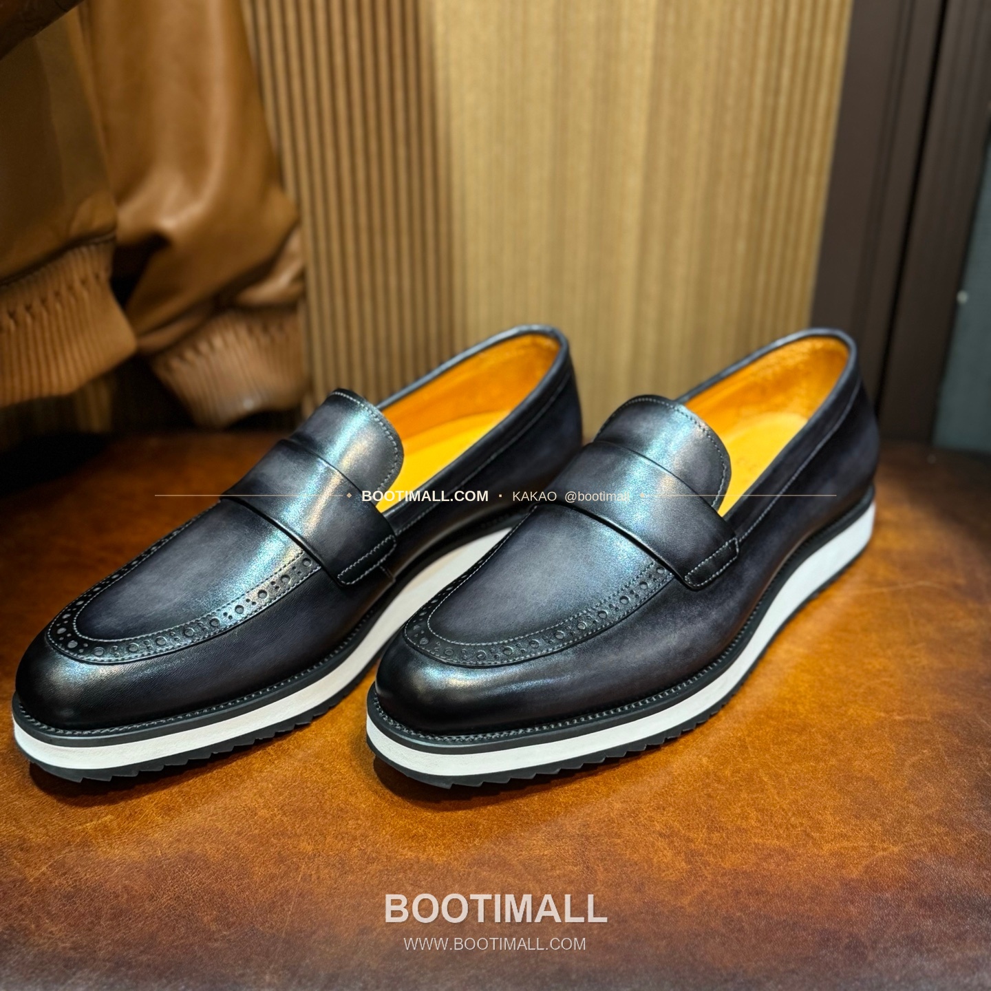 벨루티 송아지가죽 파티나 캐주얼 스니커즈 Berluti Calfskin Patina Black Casual Sneakers 3