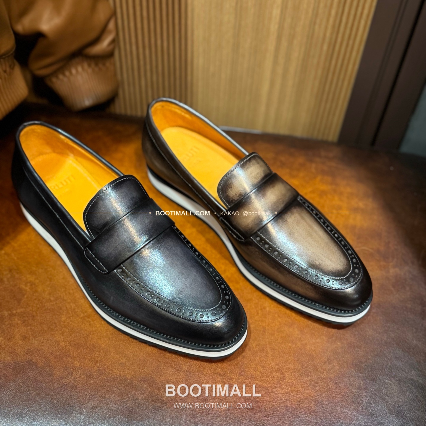 벨루티 송아지가죽 파티나 캐주얼 스니커즈 Berluti Calfskin Patina Black Casual Sneakers 10