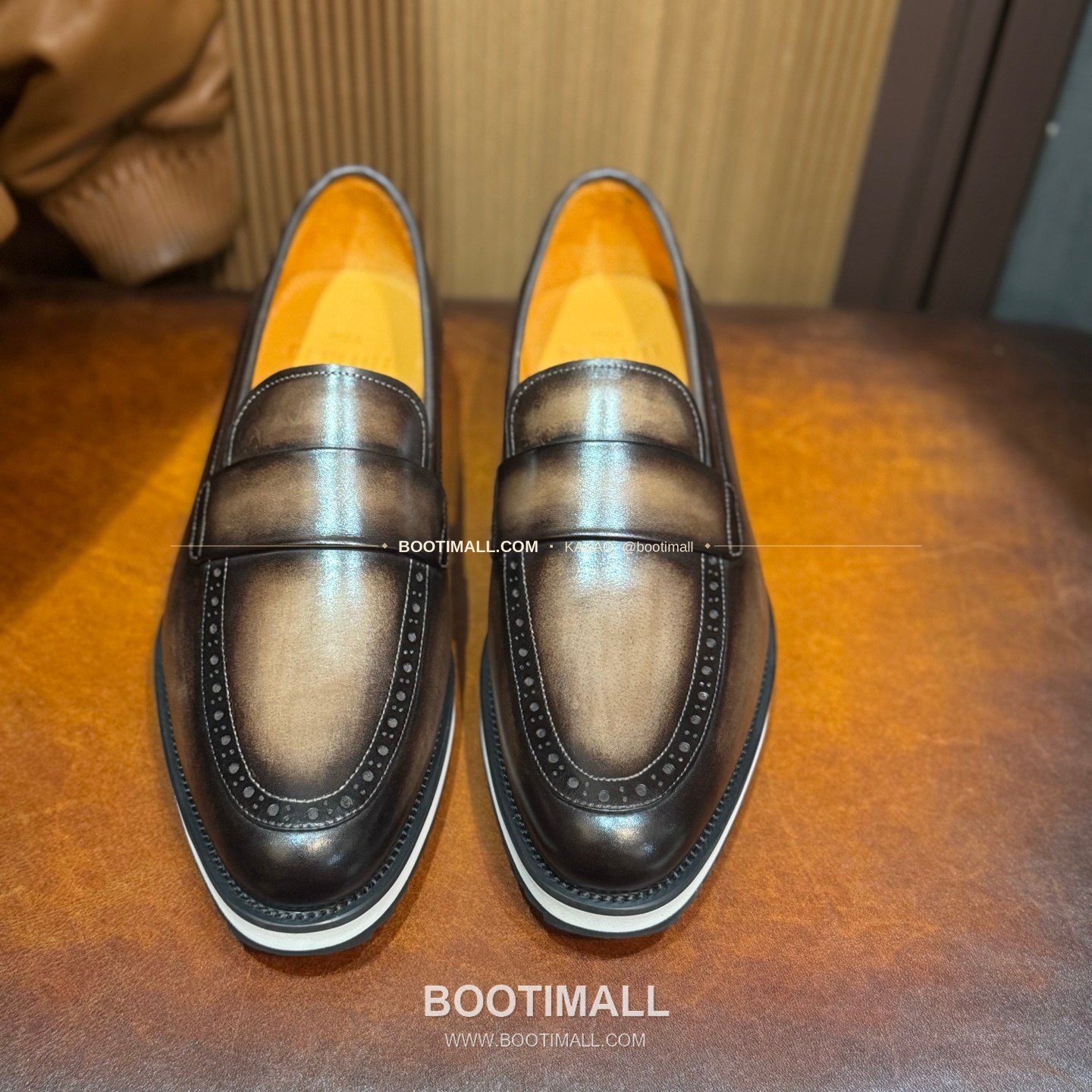 벨루티 송아지가죽 파티나 캐주얼 스니커즈 Berluti Calfskin Patina Black Casual Sneakers 2