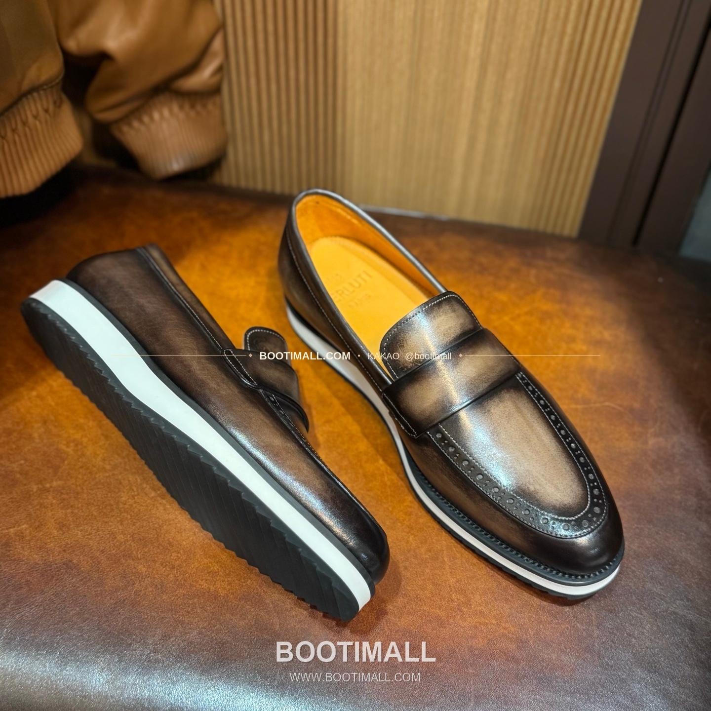 벨루티 송아지가죽 파티나 캐주얼 스니커즈 Berluti Calfskin Patina Black Casual Sneakers 5