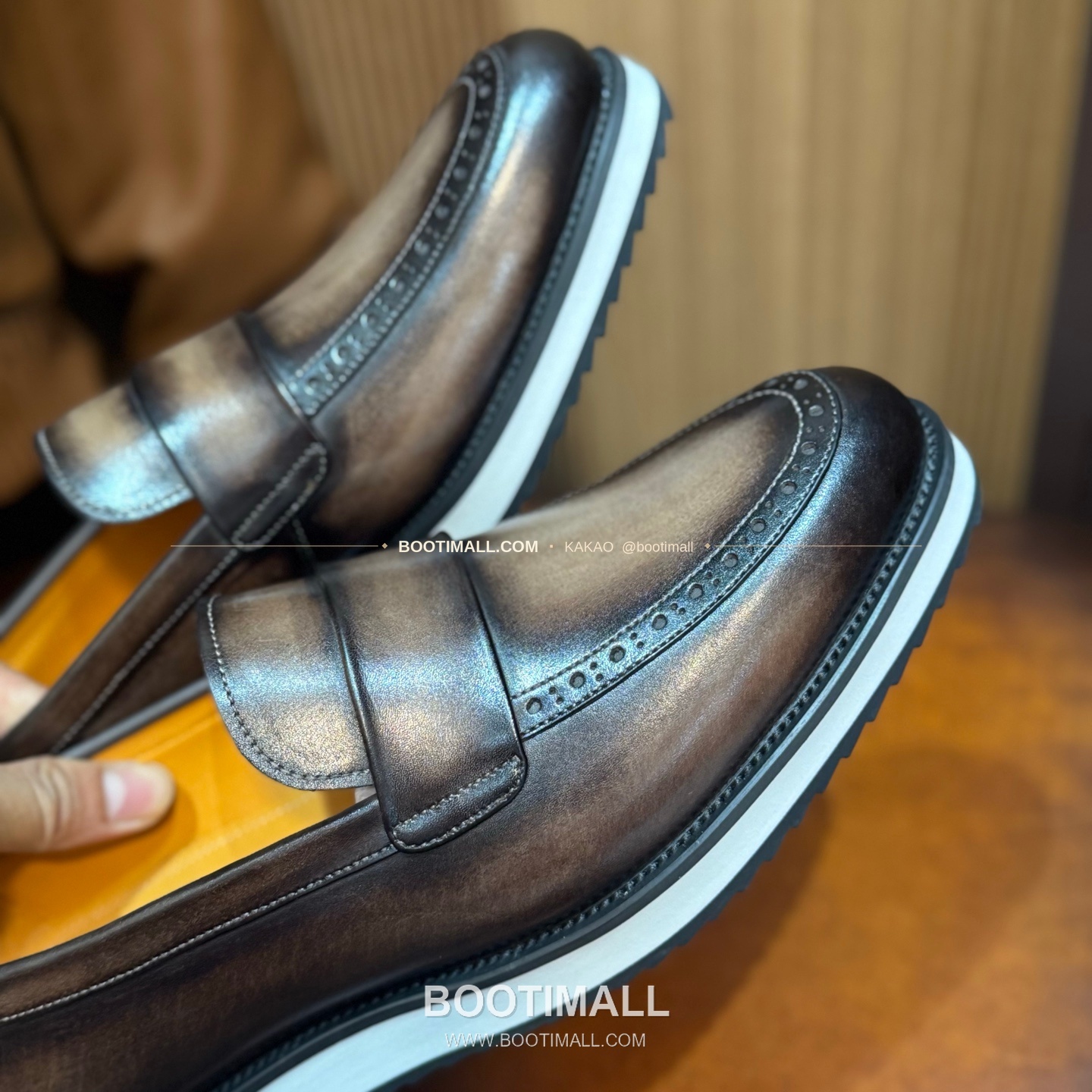 벨루티 송아지가죽 파티나 캐주얼 스니커즈 Berluti Calfskin Patina Black Casual Sneakers 7