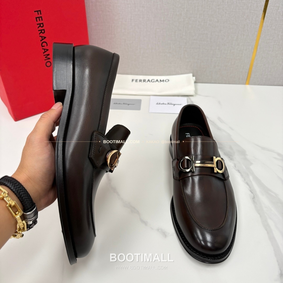 페라가모 송아지가죽 간치니 블랙 모카신 로퍼 Ferragamo Calfskin Gancini Black Moccasin Loafers 4