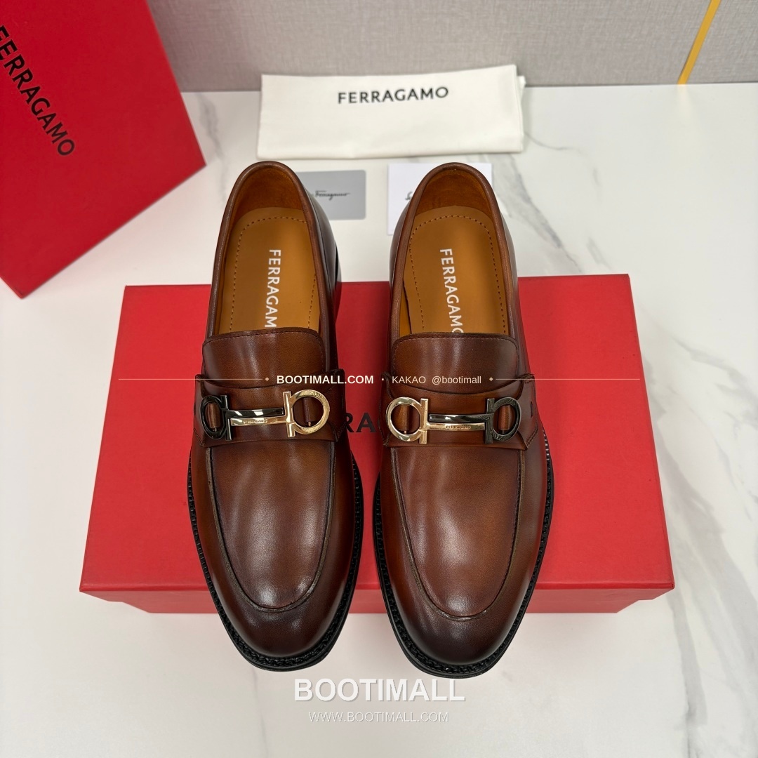 페라가모 송아지가죽 간치니 블랙 모카신 로퍼 Ferragamo Calfskin Gancini Black Moccasin Loafers 1