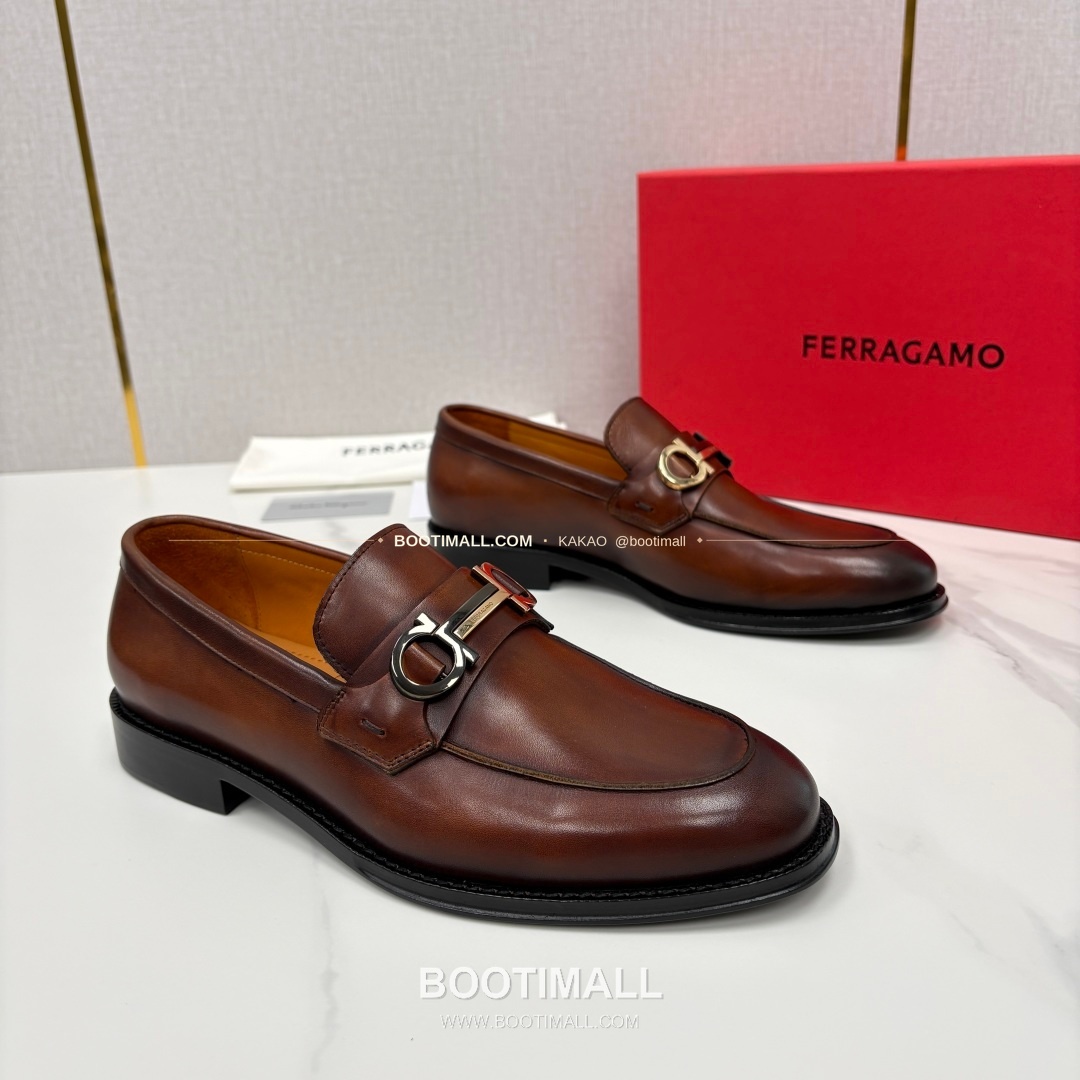 페라가모 송아지가죽 간치니 블랙 모카신 로퍼 Ferragamo Calfskin Gancini Black Moccasin Loafers 2