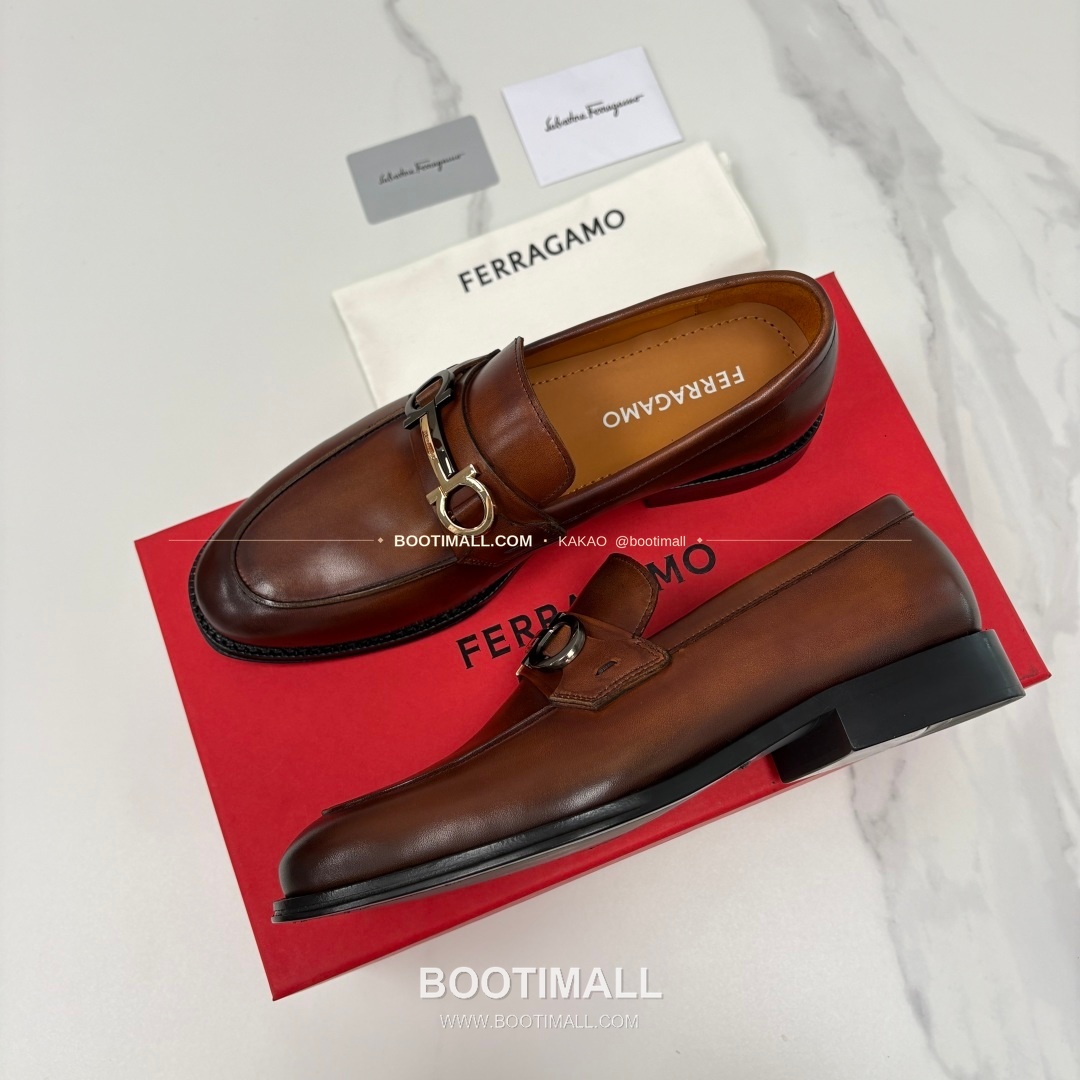 페라가모 송아지가죽 간치니 블랙 모카신 로퍼 Ferragamo Calfskin Gancini Black Moccasin Loafers 3