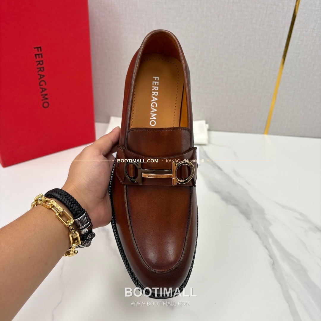 페라가모 송아지가죽 간치니 블랙 모카신 로퍼 Ferragamo Calfskin Gancini Black Moccasin Loafers 5