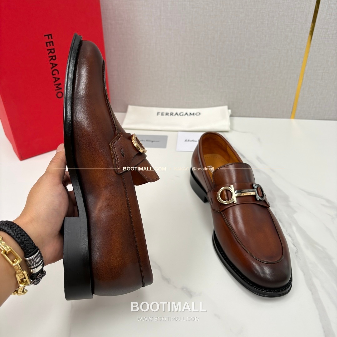 페라가모 송아지가죽 간치니 블랙 모카신 로퍼 Ferragamo Calfskin Gancini Black Moccasin Loafers 6