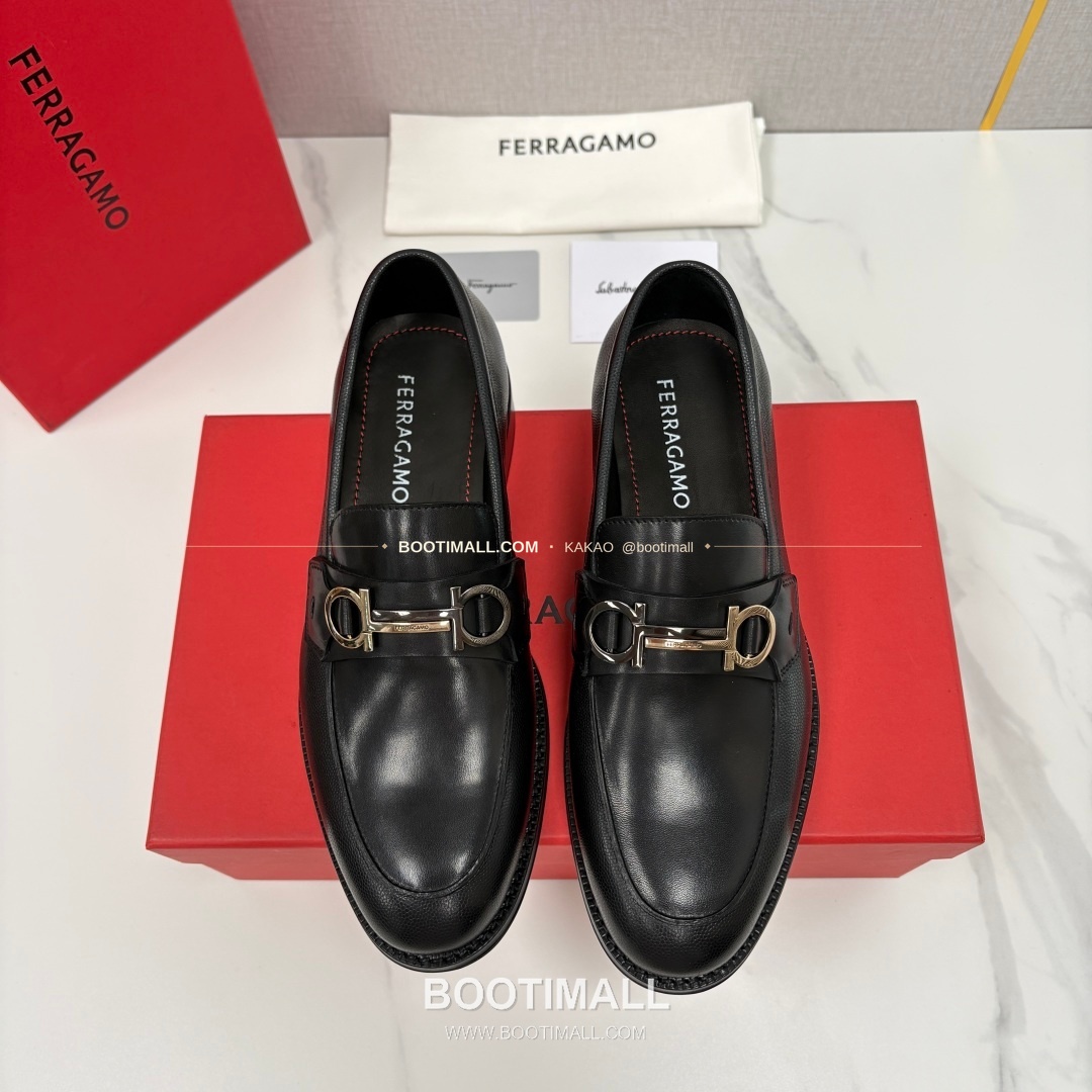 페라가모 송아지가죽 간치니 블랙 모카신 로퍼 Ferragamo Calfskin Gancini Black Moccasin Loafers 1