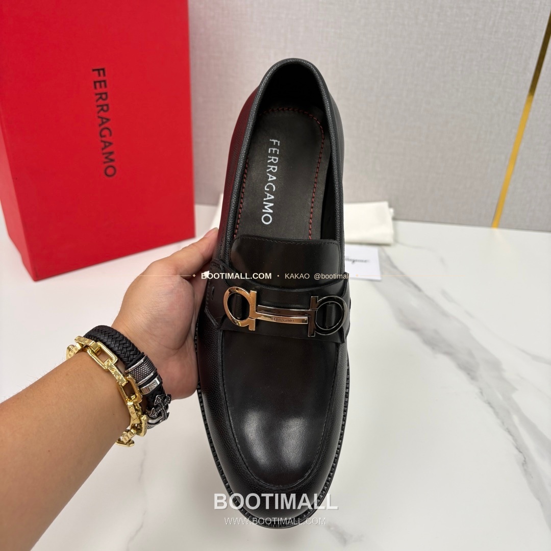 페라가모 송아지가죽 간치니 블랙 모카신 로퍼 Ferragamo Calfskin Gancini Black Moccasin Loafers 5