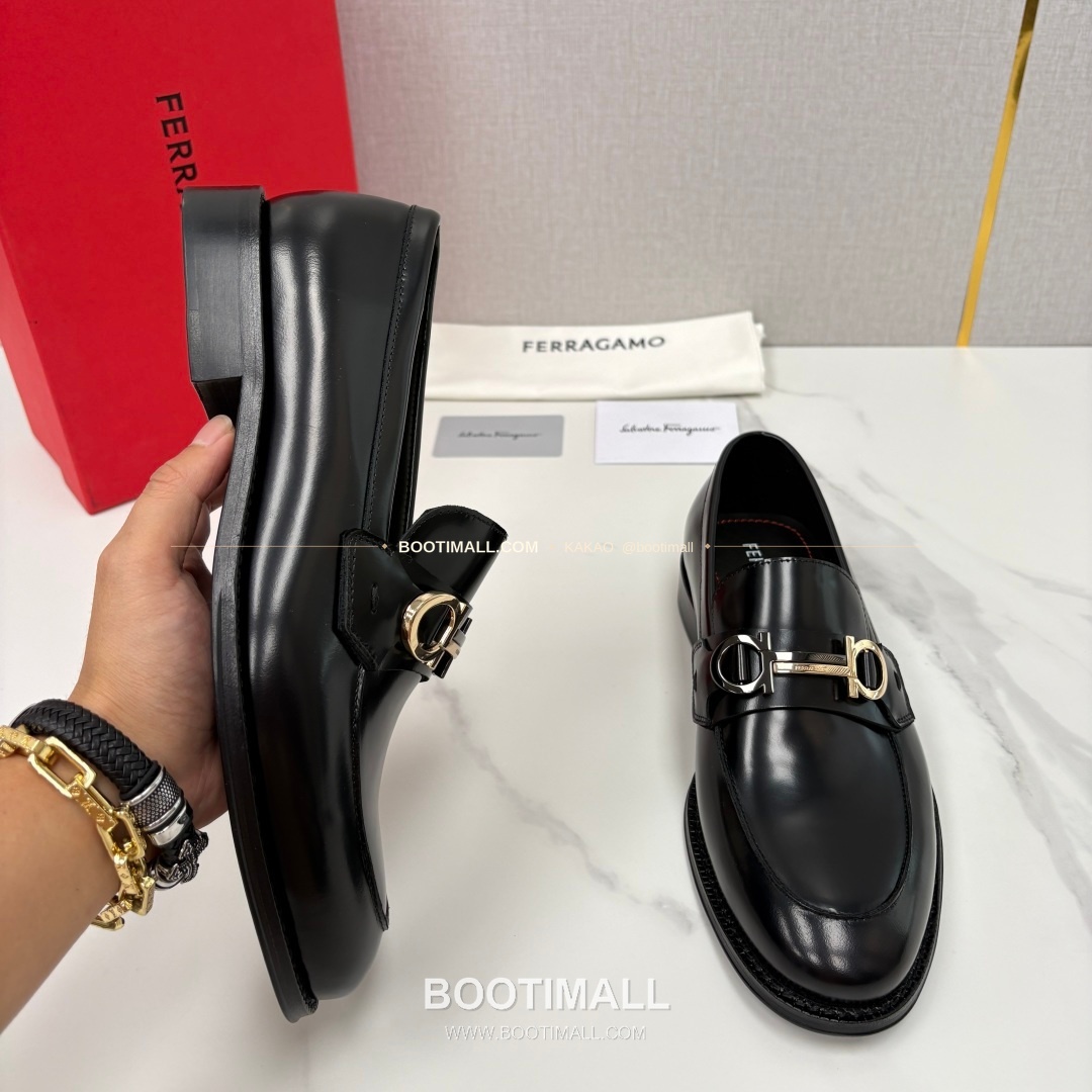 페라가모 송아지가죽 간치니 블랙 모카신 로퍼 Ferragamo Calfskin Gancini Black Moccasin Loafers 4