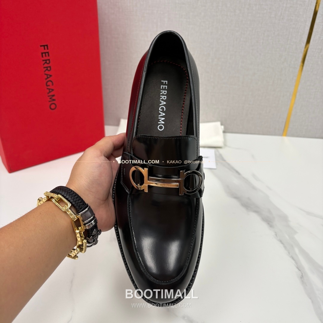 페라가모 송아지가죽 간치니 블랙 모카신 로퍼 Ferragamo Calfskin Gancini Black Moccasin Loafers 5