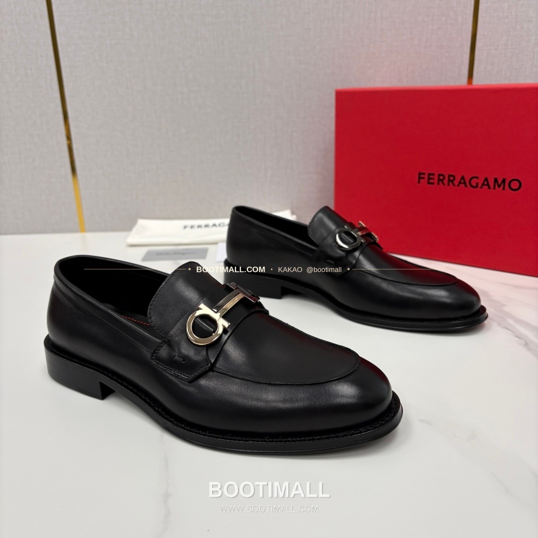 페라가모 송아지가죽 간치니 블랙 모카신 로퍼 Ferragamo Calfskin Gancini Black Moccasin Loafers 2