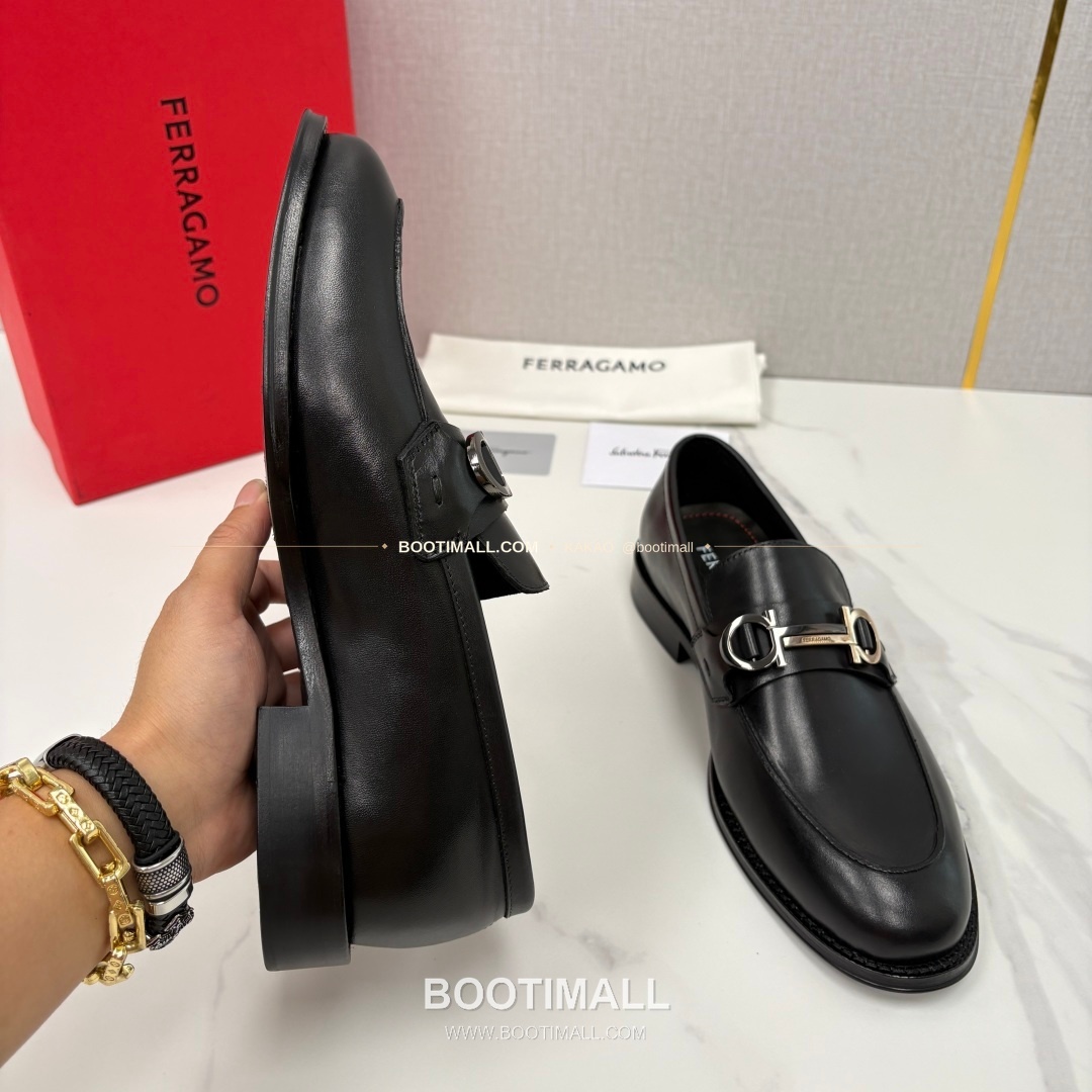 페라가모 송아지가죽 간치니 블랙 모카신 로퍼 Ferragamo Calfskin Gancini Black Moccasin Loafers 6