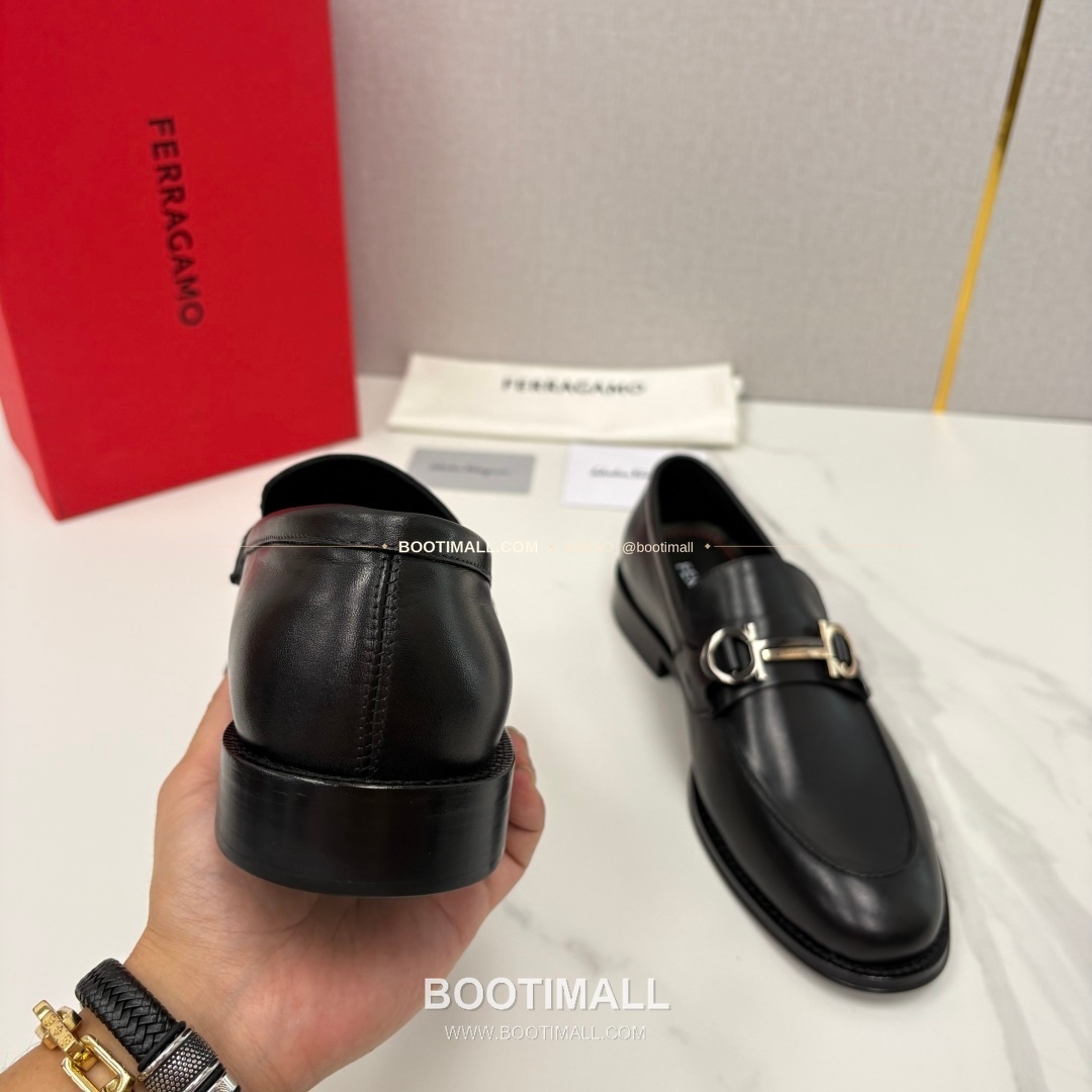 페라가모 송아지가죽 간치니 블랙 모카신 로퍼 Ferragamo Calfskin Gancini Black Moccasin Loafers 8
