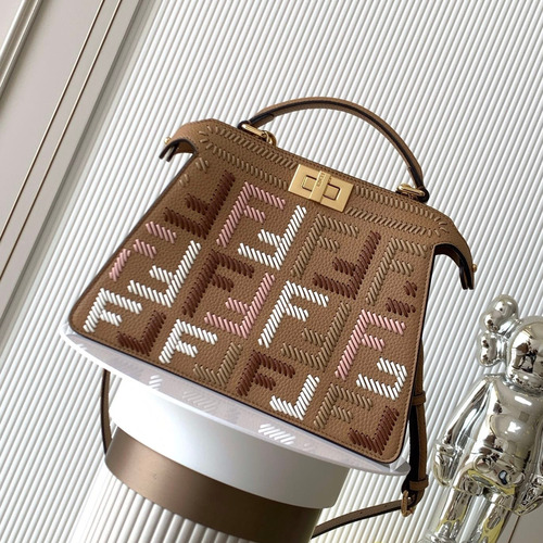 Fendi Peekaboo ISeeU Medium Cuoio Romano Leather Bag 펜디 피카부 아이씨유 미디엄 쿠오이오 로마노 레더 백 27cm