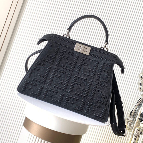 Fendi Peekaboo ISeeU Medium Cuoio Romano Leather Bag 펜디 피카부 아이씨유 미디엄 쿠오이오 로마노 레더 백 27cm