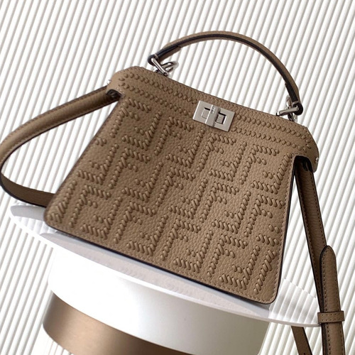 Fendi Peekaboo ISeeU Small Cuoio Romano Leather Bag 펜디 피카부 아이씨유 스몰 쿠오이오 로마노 레더 백 20cm