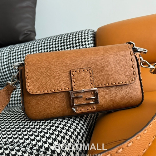Fendi Baguette Medium Cuoio Romano Leather Bag 펜디 바게트 미디엄 쿠오이오 로마노 레더 백 27cm