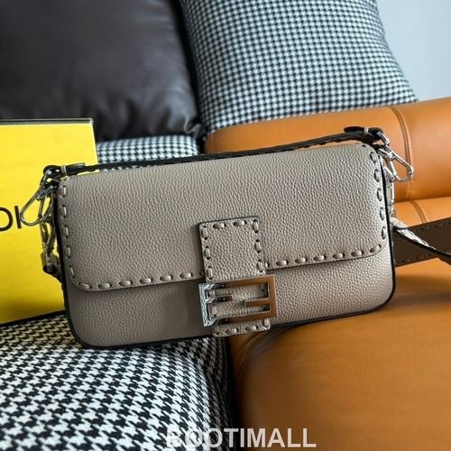 Fendi Baguette Medium Cuoio Romano Leather Bag 펜디 바게트 미디엄 쿠오이오 로마노 레더 백 27cm