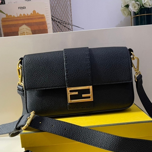 Fendi Baguette Standard Cuoio Romano Leather Bag 펜디 바게트 스탠다드 쿠오이오 로마노 레더 백 28cm