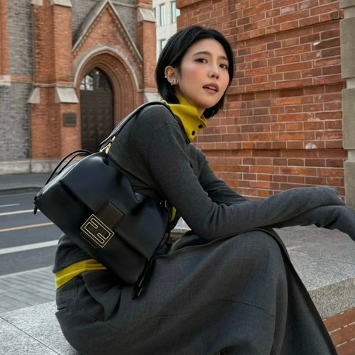 Fendi Mamma Baguette Medium Nappa Leather Black Shoulder Bag 펜디 맘마 바게트 미디엄 나파 레더 블랙 숄더백 26.5cm