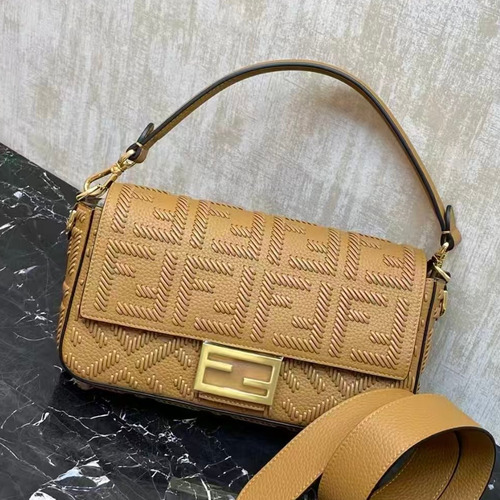 Fendi Baguette Medium Woven Leather Bag 펜디 바게트 미디엄 우븐 레더 백 27cm