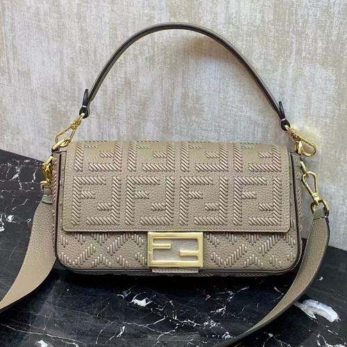 Fendi Baguette Medium Woven Leather Bag 펜디 바게트 미디엄 우븐 레더 백 27cm