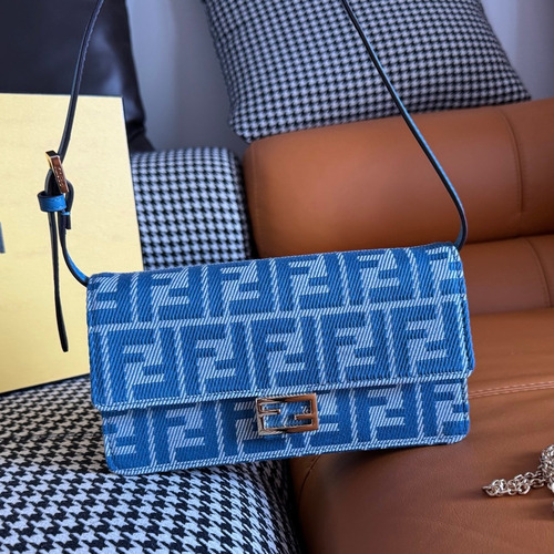 Fendi Baguette Compact FF Jacquard Wallet on Chain 펜디 바게트 컴팩트 FF 자카드 월렛 온 체인 21cm