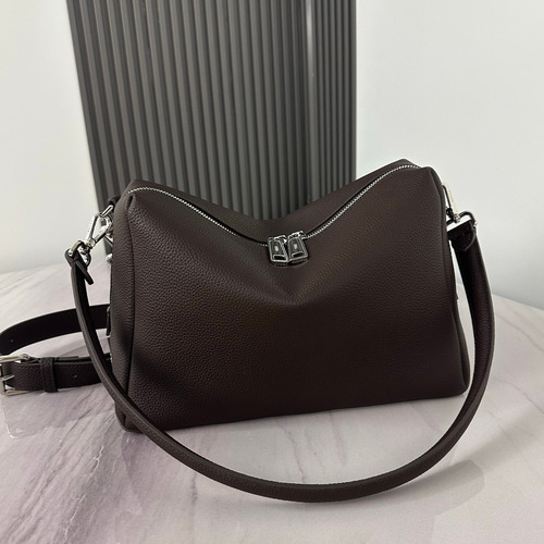 Fendi Lui Medium Full Grain Leather Bag 펜디 루이 미디엄 풀그레인 레더 백 28cm