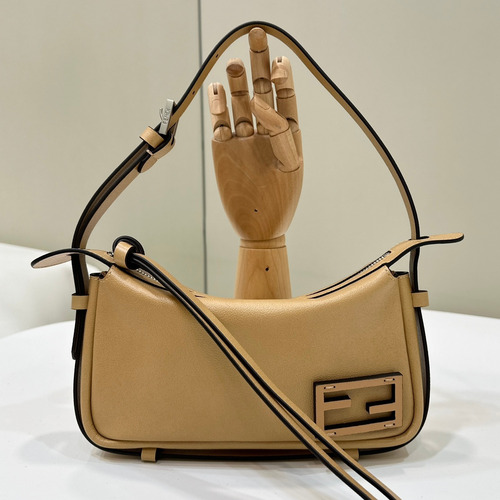 Fendi Simply FENDI Small Calfskin Leather Bag 펜디 심플리 펜디 스몰 카프스킨 레더 백 22cm