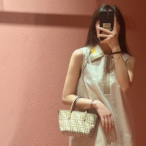 Fendi FF Jacquard Mini Shopper Tote Bag 펜디 FF 자카드 미니 쇼퍼 토트백 83278M55 23cm