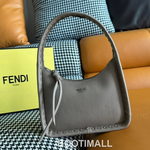 Fendi Fendessence Cuoio Romano Leather Crescent Bag 펜디 펜데센스 쿠오이오 로마노 가죽 크레센트 숄더백 094M68 28cm