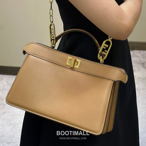 Fendi Peekaboo ISeeU Medium Leather Beige Top Handle Bag 펜디 피카부 아이씨유 미디엄 가죽 베이지 탑핸들백 29cm