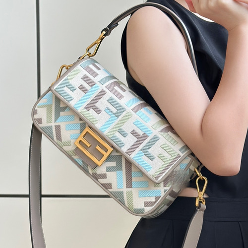 Fendi Baguette FF Embroidered Canvas Shoulder Bag 펜디 바게트 FF 자수 캔버스 숄더백 0159BM 27cm