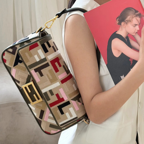 Fendi Baguette FF Embroidered Canvas Shoulder Bag 펜디 바게트 FF 자수 캔버스 숄더백 0159BM 27cm