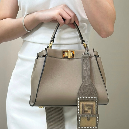 Fendi Peekaboo Classic Tortoiseshell Cowhide Dove Grey Top Handle Bag 펜디 피카부 클래식 토터스쉘 소가죽 도브 그레이 탑핸들백 23cm