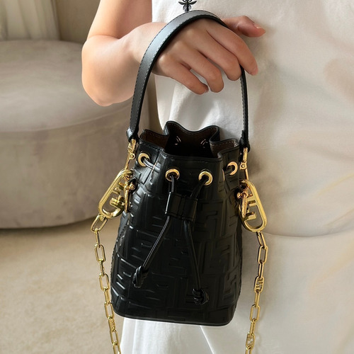 Fendi Mon Tresor FF Embossed Calfskin Bucket Bag 펜디 몽트레조르 FF 엠보스드 송아지가죽 버킷백 18cm